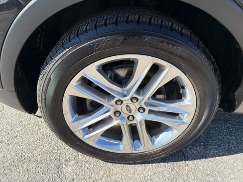 Used 2017 Ford Explorer XLT w/ Equipment Group 202A image 10