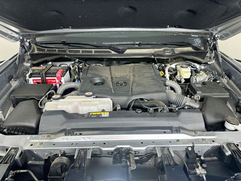 Used 2025 Toyota Tundra Limited AWD/4WD image 33