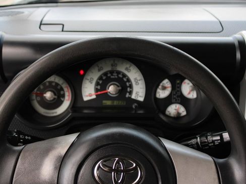 Used 2007 Toyota FJ Cruiser 4WD image 9