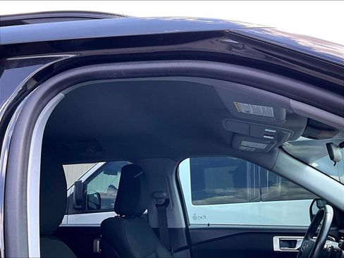 Used 2020 Ford Explorer XLT w/ Comfort Package RWD image 22