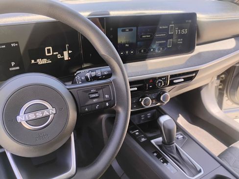 Used 2025 Nissan Kicks SV w/ SV Premium Package FWD image 61