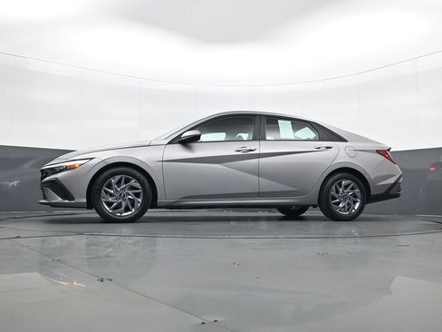 Certified 2024 Hyundai Elantra SEL image 28
