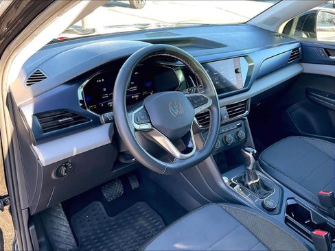 Used 2022 Volkswagen Taos SE w/ Panoramic Sunroof Package image 8