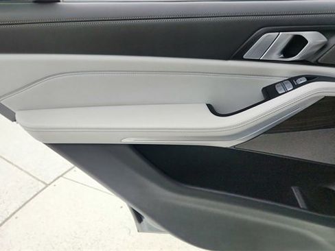 Used 2023 BMW X7 xDrive40i w/ M Sport Package image 36