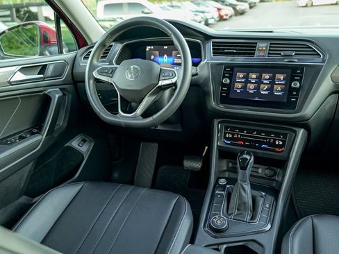 Used 2022 Volkswagen Tiguan SE AWD/4WD image 40