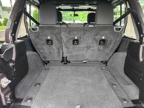Used 2018 Jeep Wrangler Unlimited Sport S AWD/4WD image 46