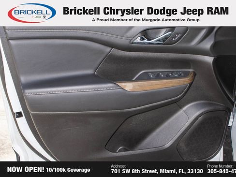 Used 2023 GMC Acadia SLE image 11