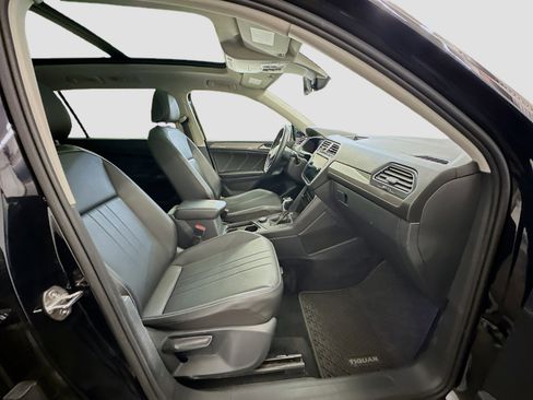 Used 2022 Volkswagen Tiguan SE image 33