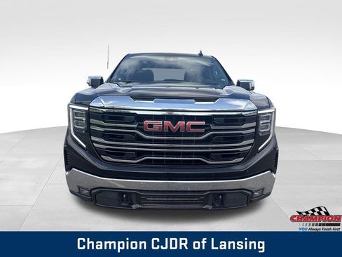 Used 2025 GMC Sierra 1500 SLT AWD/4WD image 10
