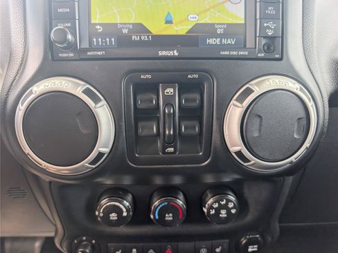 Used 2014 Jeep Wrangler Unlimited Rubicon w/ Dual Top Group AWD/4WD image 23