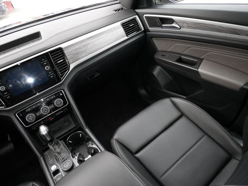 Certified 2023 Volkswagen Atlas Cross Sport SE image 11