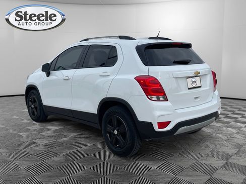 Used 2022 Chevrolet Trax LT w/ LT Convenience Package image 3