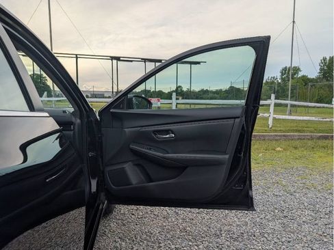 Used 2023 Nissan Sentra SV FWD image 13