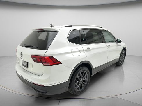 Used 2024 Volkswagen Tiguan SE FWD image 4