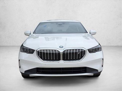 Used 2026 BMW i5 eDrive40 w/ Premium Package RWD image 5
