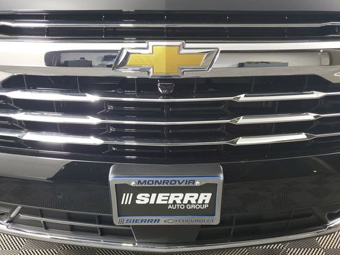 New 2026 Chevrolet Suburban LT image 10