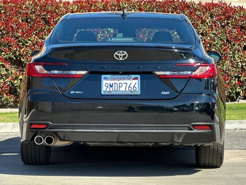 Used 2025 Toyota Camry SE image 5
