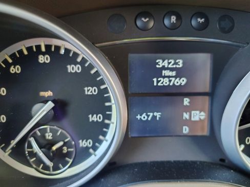 Used 2012 Mercedes-Benz GL 550 4MATIC image 9