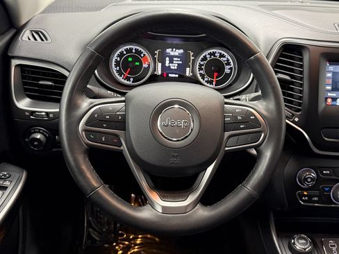 Used 2019 Jeep Cherokee Latitude Plus w/ Cold Weather Group AWD/4WD image 15