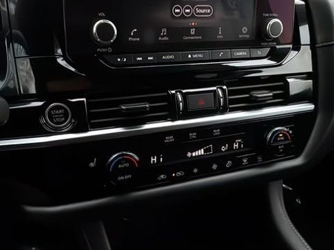 Used 2024 Nissan Pathfinder SV image 30