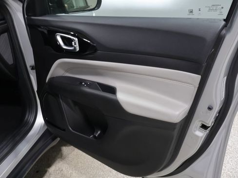 Used 2025 Jeep Compass Limited AWD/4WD image 24