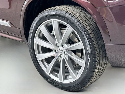 New 2025 Volvo XC90 B6 Core w/ Climate Package image 20