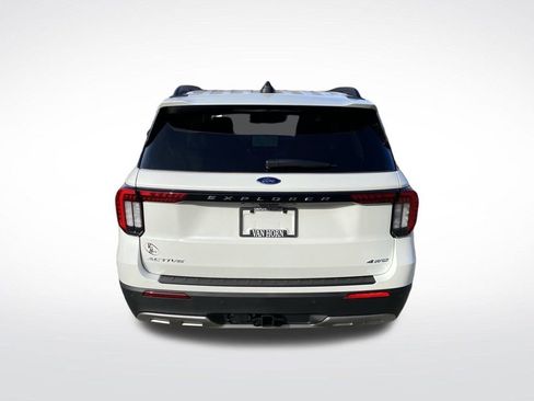 New 2026 Ford Explorer Active image 16