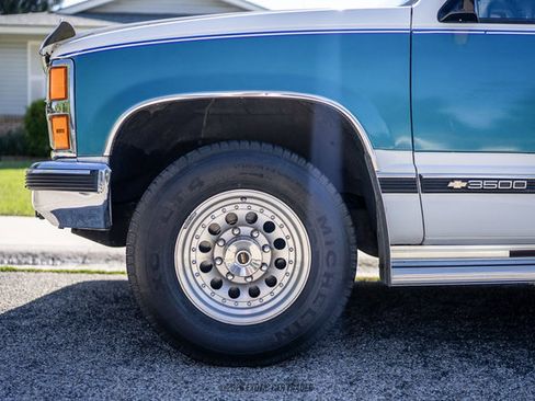 Used 1990 Chevrolet Silverado 3500 2WD Regular Cab image 2