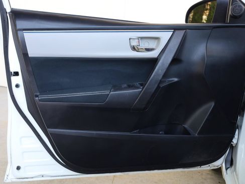 Used 2014 Toyota Corolla LE FWD image 16