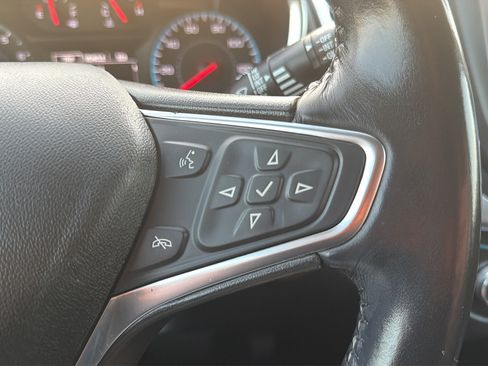 Used 2018 Chevrolet Equinox LT FWD image 18