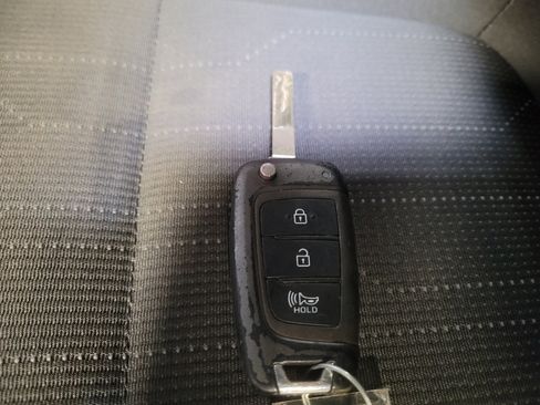 Used 2021 Hyundai Venue SE FWD image 32