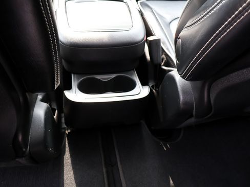 Used 2025 Chrysler Pacifica Limited FWD image 17
