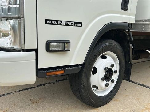 Used 2018 Isuzu NPR RWD image 19