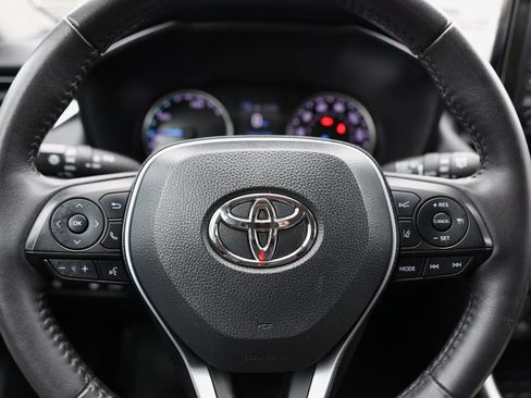 Used 2020 Toyota RAV4 XLE image 42