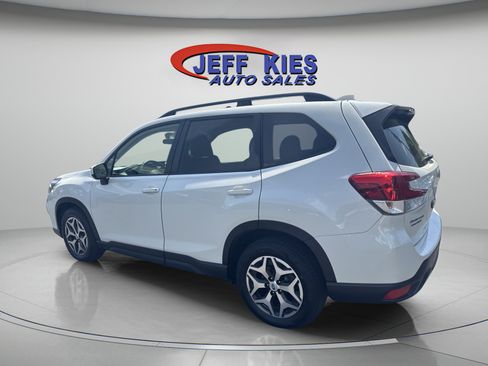 Used 2019 Subaru Forester Premium AWD/4WD image 7