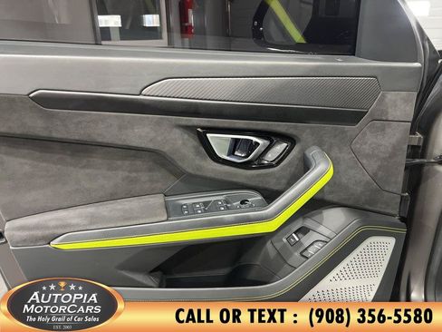 Used 2022 Lamborghini Urus AWD/4WD image 23