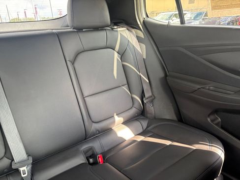 Used 2025 Buick Envista Sport Touring image 35