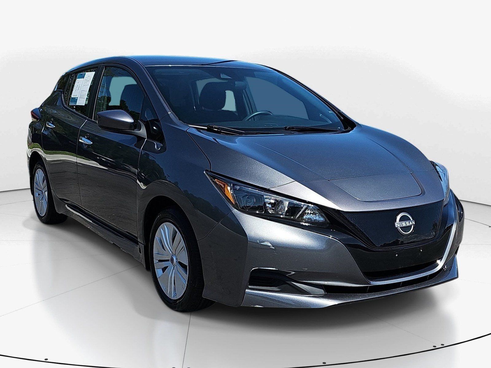 Used 2025 Nissan Leaf S FWD image 2