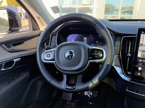 Certified 2025 Volvo XC90 B6 Plus image 13