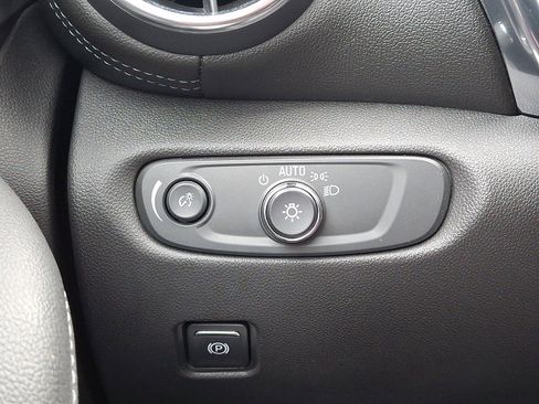 Used 2019 Chevrolet Blazer LT image 22