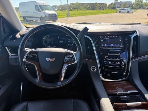 Used 2019 Cadillac Escalade Luxury AWD/4WD image 20