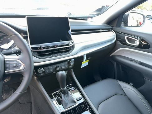 New 2026 Jeep Compass Limited image 9