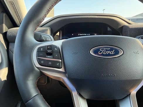 Used 2025 Ford Explorer Active w/ Active Comfort Package AWD/4WD image 12