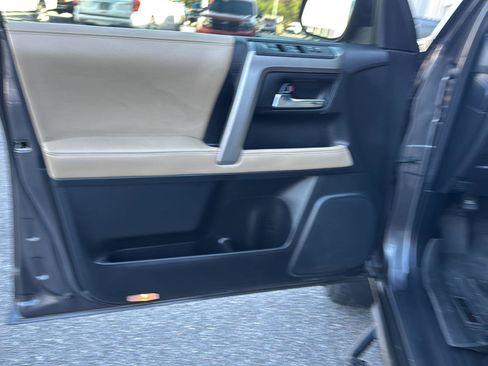 Used 2016 Toyota 4Runner SR5 image 15