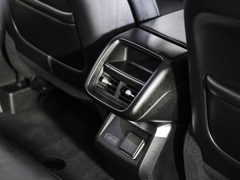 Used 2024 Cadillac Lyriq Sport RWD image 36