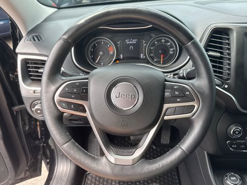 Used 2020 Jeep Cherokee Latitude Plus w/ Cold Weather Group AWD/4WD image 14