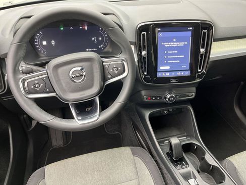 Used 2023 Volvo XC40 B5 Core AWD/4WD image 12