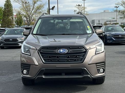 Used 2024 Subaru Forester Premium AWD/4WD image 2