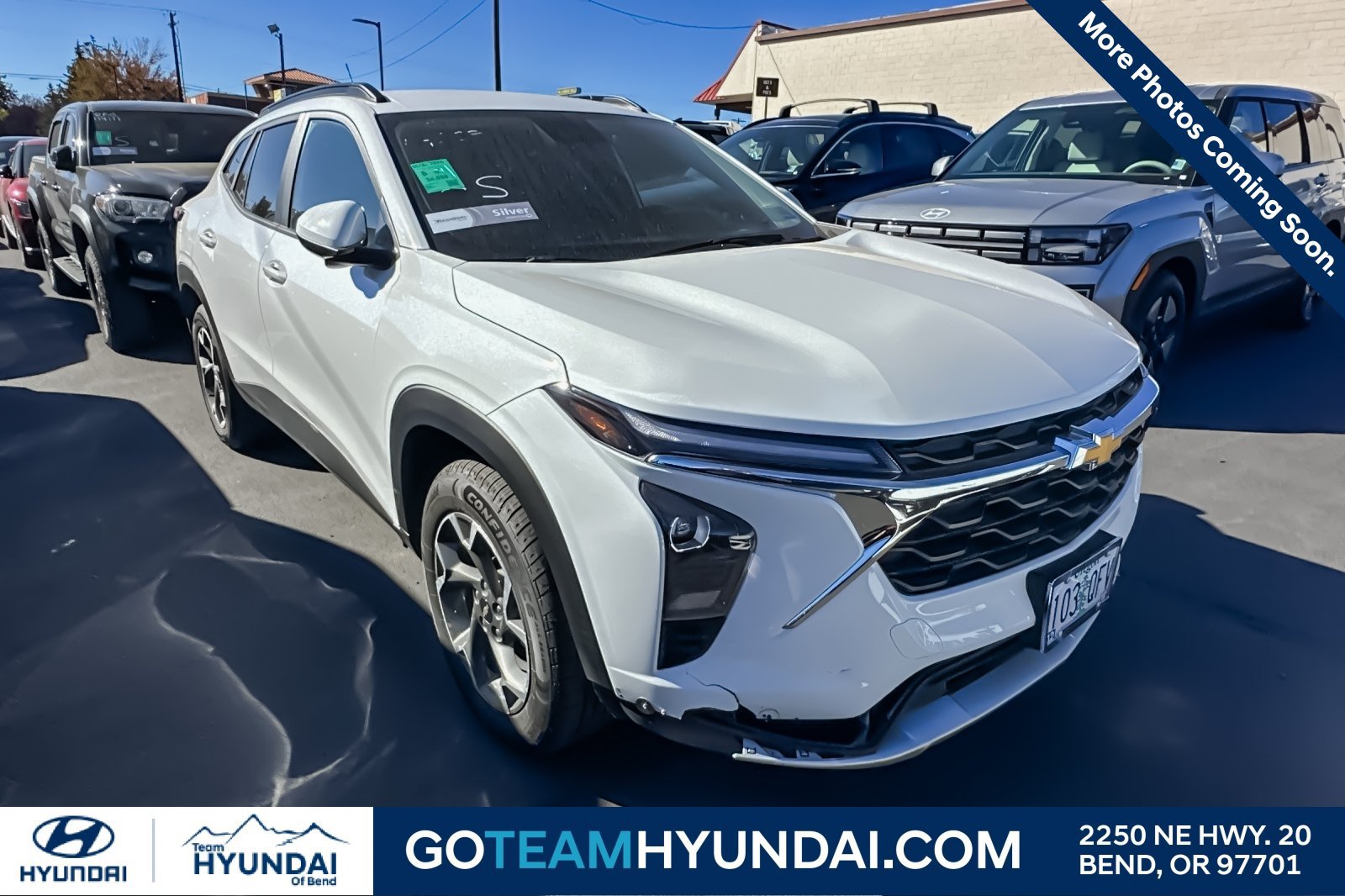 Used 2025 Chevrolet Trax LT w/ Driver Confidence Package FWD image 1