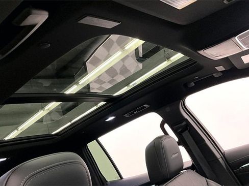 Used 2025 Buick Enclave Avenir w/ Super Cruise Package image 17